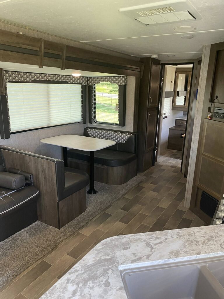 affordable Used 2019 2605RL move-in ready - gallery image 10 showcased at Glenpool Camper Sales near Tulsa