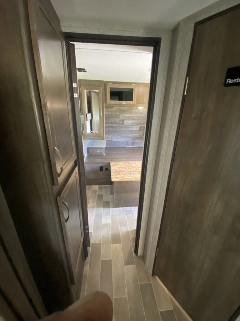 Used 2019 2605RL Oklahoma dealer special - gallery image 11 available in Glenpool Camper Sales near Tulsa