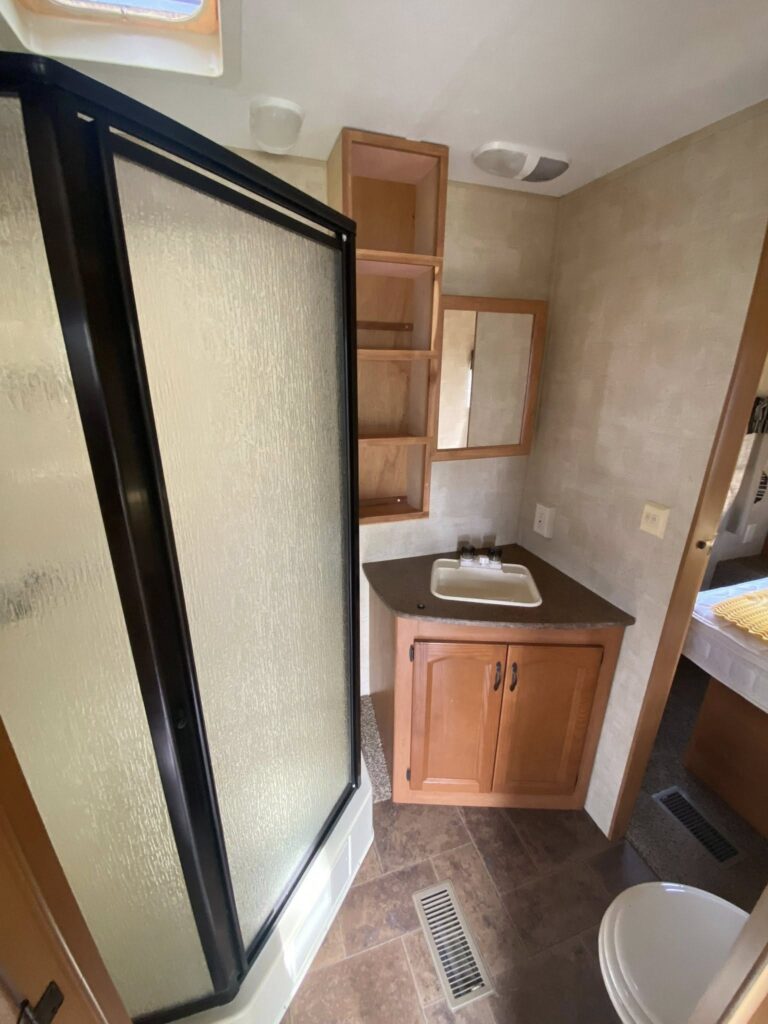 affordable Used 2011 Keystone RV Hideout 25RKS move-in ready - gallery image 10 showcased at Glenpool Camper Sales Glenpool OK