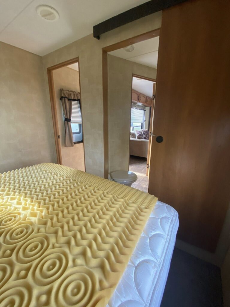 Tulsa area Used 2011 Keystone RV Hideout 25RKS for sale - gallery image 12 located in Glenpool Camper Sales Glenpool OK