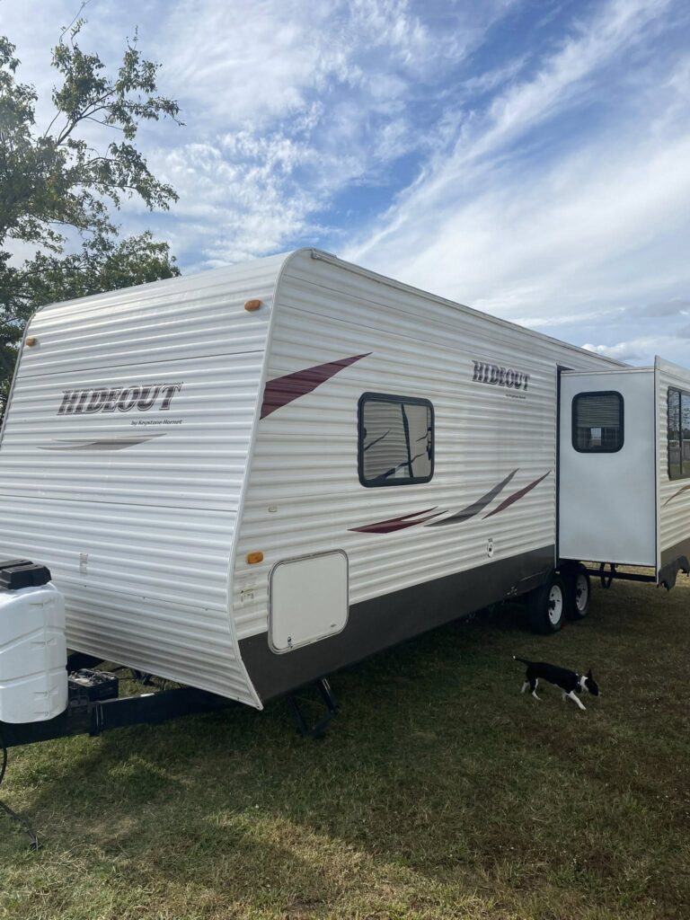 excellent Used 2011 Keystone RV Hideout 25RKS on sale - gallery image 4 available at Glenpool Camper Sales Glenpool OK