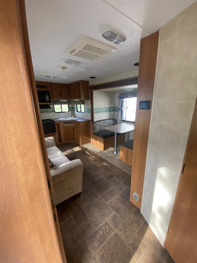 pristine Used 2011 Keystone RV Hideout 25RKS ready for delivery - gallery image 6 from Glenpool Camper Sales Glenpool OK