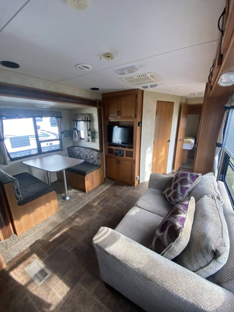 well-maintained Used 2011 Keystone RV Hideout 25RKS priced to sell - gallery image 8 offered by Glenpool Camper Sales Glenpool OK