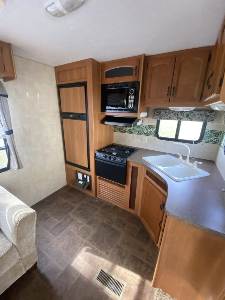 Used 2011 Keystone RV Hideout 25RKS dealership special - gallery image 9 featured at Glenpool Camper Sales Glenpool OK