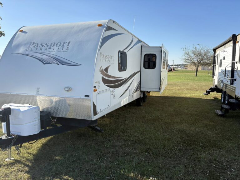 Used 2011 in stock - gallery image 3 located in Glenpool Camper Sales Glenpool