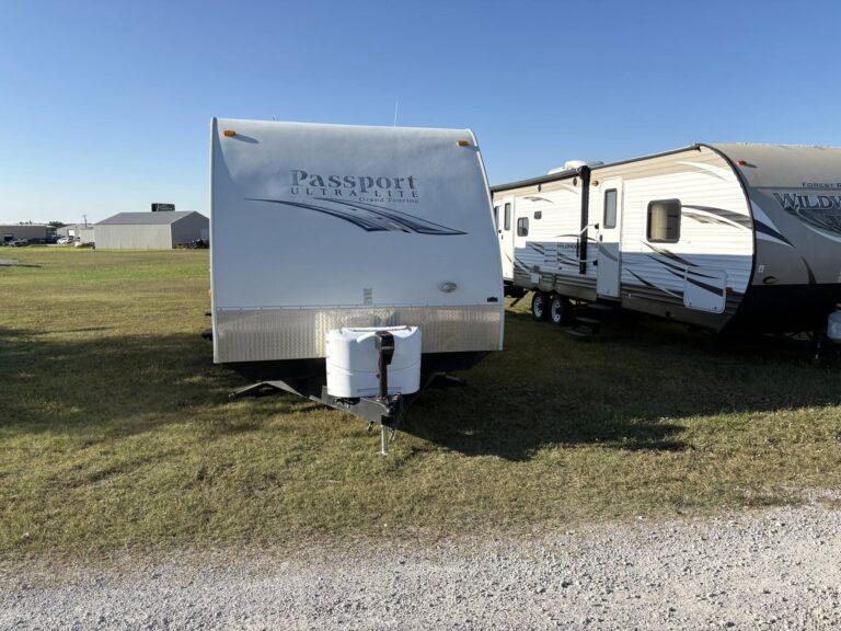 excellent Used 2011 on sale - gallery image 4 available at Glenpool Camper Sales Glenpool