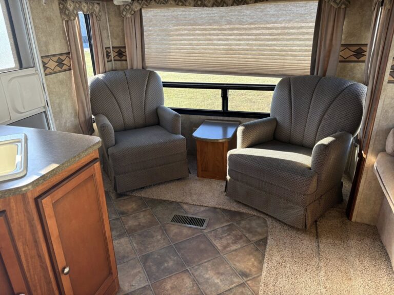 Used 2011 for sale by dealer - gallery image 5 sold by Glenpool Camper Sales Glenpool