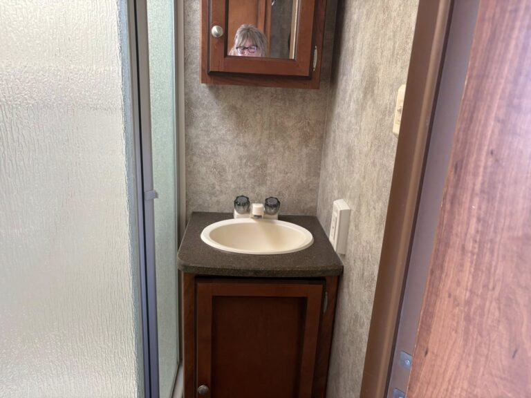 Used 2011 dealership special - gallery image 9 featured at Glenpool Camper Sales Glenpool