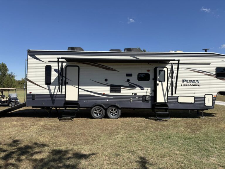 Used 2017 Palomino RV 373QSI for sale - comfortable RV at Glenpool Camper Sales near Tulsa