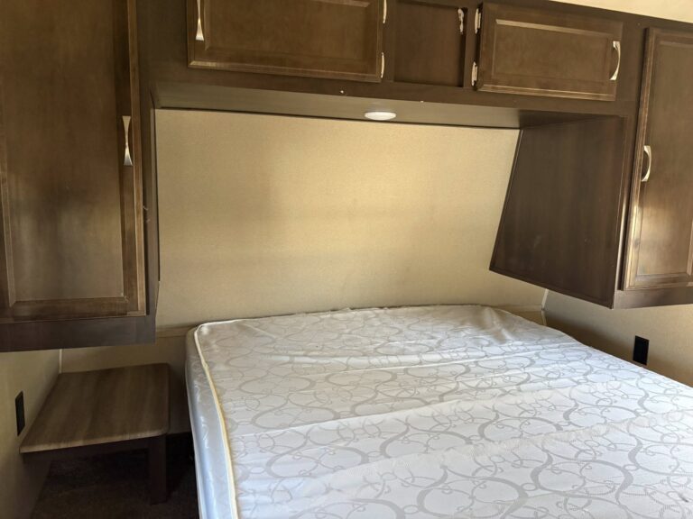affordable Used 2017 Palomino RV 373QSI move-in ready - gallery image 10 showcased at Glenpool Camper Sales near Tulsa