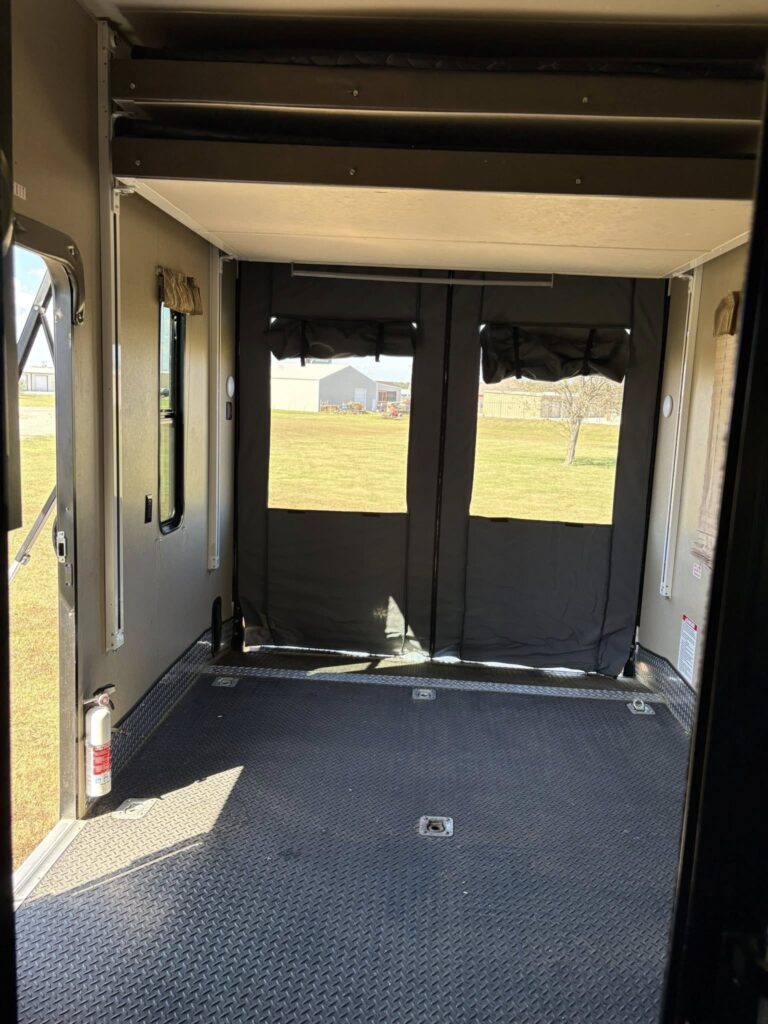 Tulsa area Used 2017 Palomino RV 373QSI for sale - gallery image 12 located in Glenpool Camper Sales near Tulsa