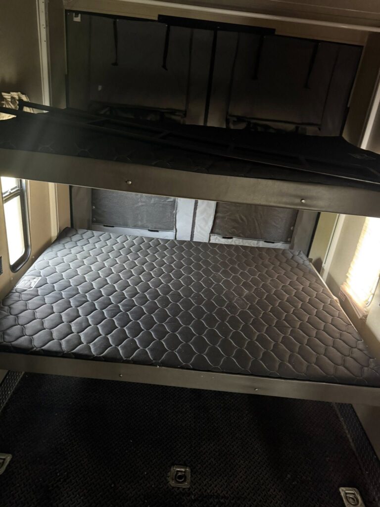 Oklahoma Used 2017 Palomino RV 373QSI dealership quality - gallery image 14 showcased in Glenpool Camper Sales near Tulsa