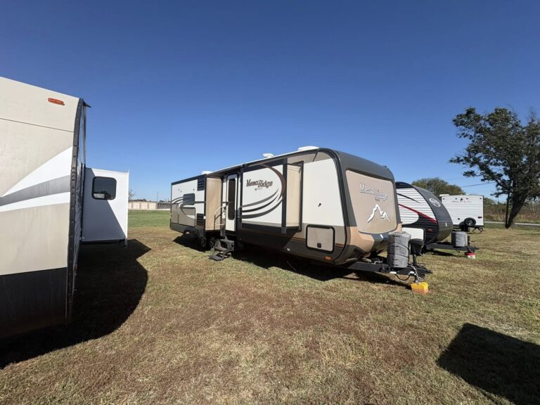 Used 2016 Highland Ridge RV 292RLS for sale - spacious RV at Glenpool Camper Sales near Tulsa