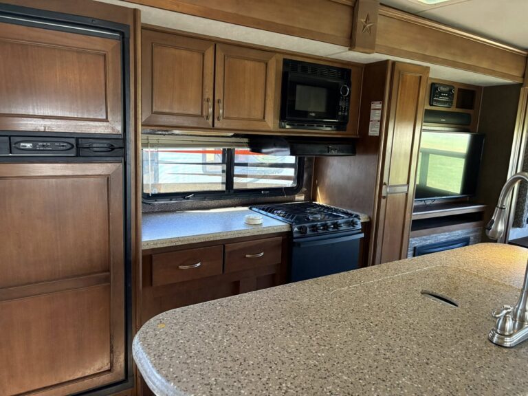 Used 2016 Highland Ridge RV 292RLS Oklahoma dealer special - gallery image 11 available in Glenpool Camper Sales near Tulsa