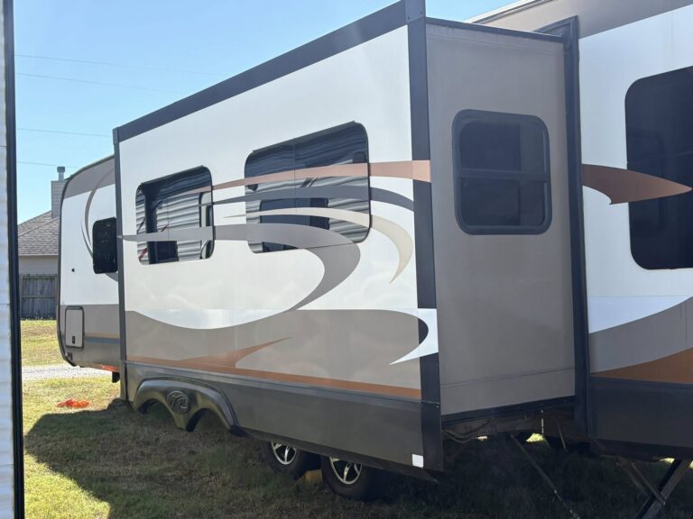 excellent Used 2016 Highland Ridge RV 292RLS on sale - gallery image 4 available at Glenpool Camper Sales near Tulsa