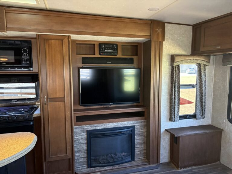 well-maintained Used 2016 Highland Ridge RV 292RLS priced to sell - gallery image 8 offered by Glenpool Camper Sales near Tulsa