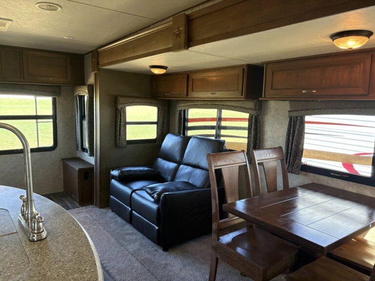 Used 2016 Highland Ridge RV 292RLS dealership special - gallery image 9 featured at Glenpool Camper Sales near Tulsa