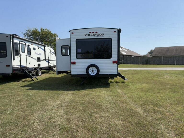 Used 2016 in stock - gallery image 3 located in Glenpool Camper Sales Glenpool