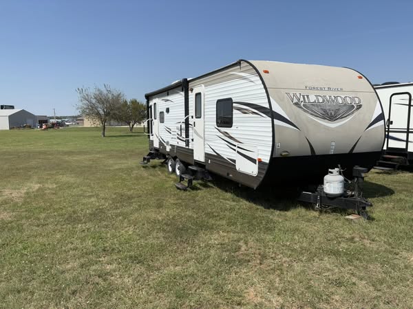 quality Used 2016 available now - gallery image 2 in Glenpool Camper Sales Glenpool