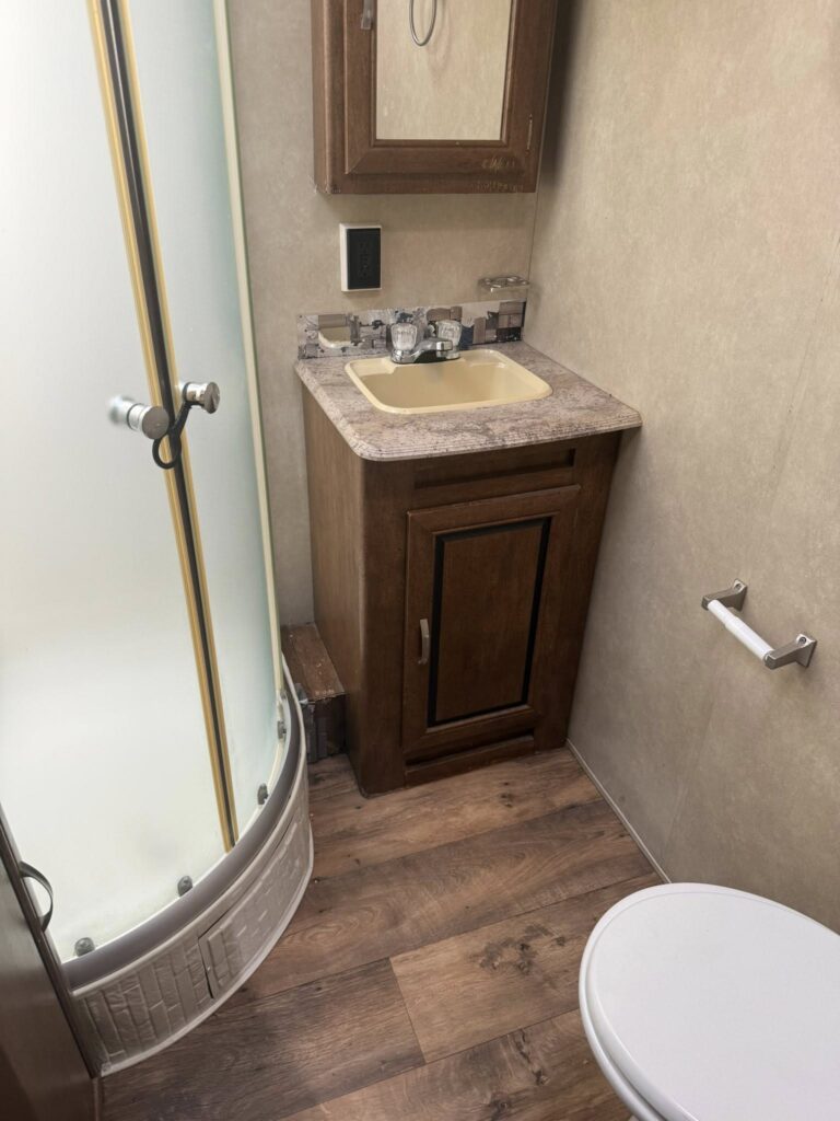 Used 2016 Oklahoma dealer special - gallery image 11 available in Glenpool Camper Sales Glenpool