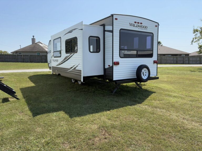 Used 2016 for sale by dealer - gallery image 5 sold by Glenpool Camper Sales Glenpool