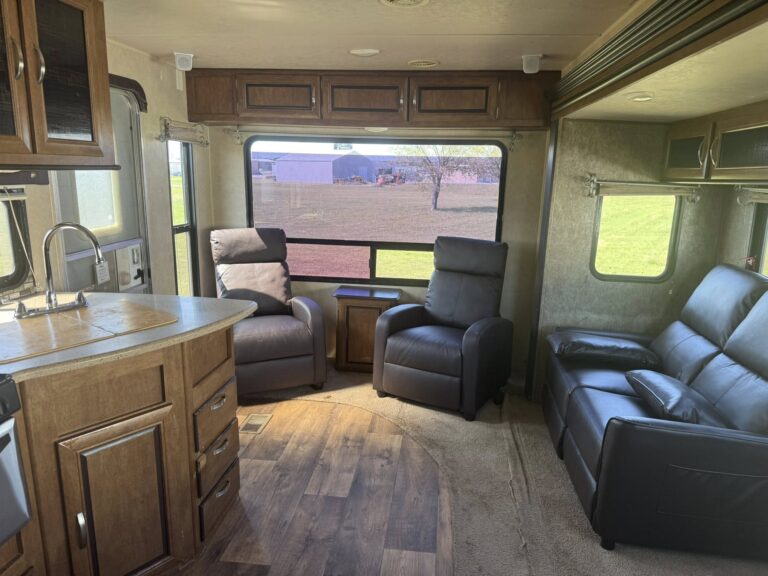 well-maintained Used 2016 priced to sell - gallery image 8 offered by Glenpool Camper Sales Glenpool