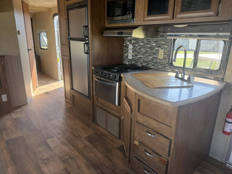 Used 2016 dealership special - gallery image 9 featured at Glenpool Camper Sales Glenpool