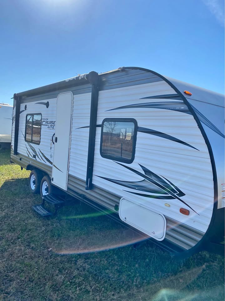 comfortable Used 2017 Forest River Salem Cruise Lite 241QBXL main photo at Glenpool Camper Sales Tul