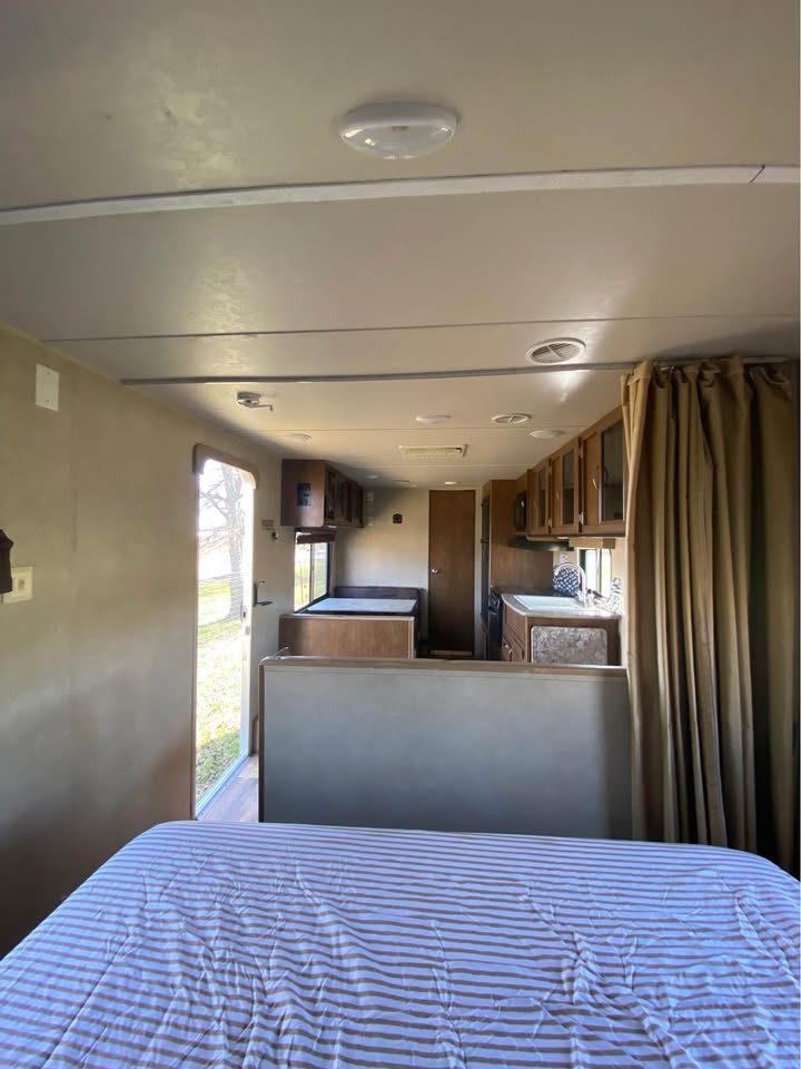 affordable Used 2017 Forest River Salem Cruise Lite 241QBXL move-in ready - gallery image 10 showcased at Glenpool Camper Sales Tulsa Oklahoma