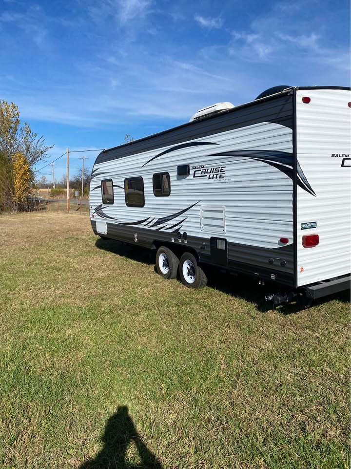 quality Used 2017 Forest River Salem Cruise Lite 241QBXL available now - gallery image 2 in Glenpool Camper Sales Tulsa Oklahoma