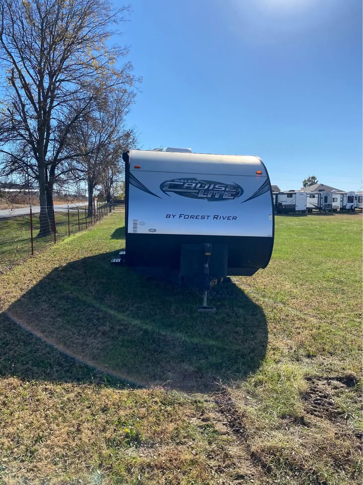 Used 2017 Forest River Salem Cruise Lite 241QBXL in stock - gallery image 3 located in Glenpool Camper Sales Tulsa Oklahoma
