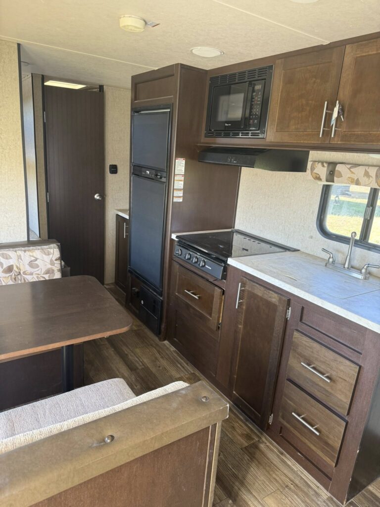 Used 2017 Forest River Cherokee 26BHSE dealership special - gallery image 9 featured at Glenpool Camper Sales near Tulsa