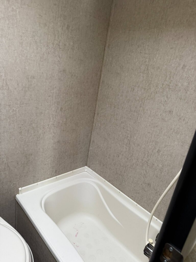 Used 2017 Forest River Cherokee 26BHSE Oklahoma dealer special - gallery image 11 available in Glenpool Camper Sales near Tulsa