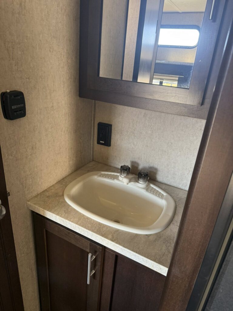 Tulsa area Used 2017 Forest River Cherokee 26BHSE for sale - gallery image 12 located in Glenpool Camper Sales near Tulsa