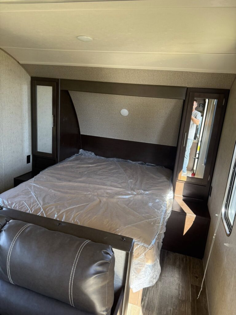 Oklahoma Used 2017 Forest River Cherokee 26BHSE dealership quality - gallery image 14 showcased in Glenpool Camper Sales near Tulsa