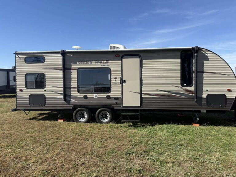 Used 2017 Forest River Cherokee 26BHSE for sale - comfortable RV at Glenpool Camper Sales near Tulsa