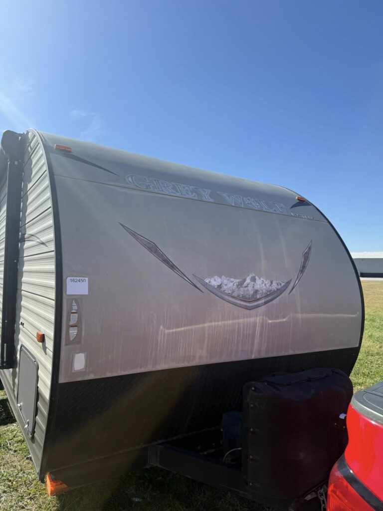 excellent Used 2017 Forest River Cherokee 26BHSE on sale - gallery image 4 available at Glenpool Camper Sales near Tulsa