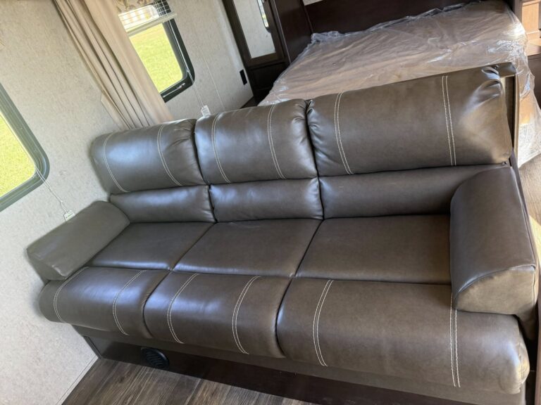 Used 2017 Forest River Cherokee 26BHSE dealer inventory - gallery image 7 stocked at Glenpool Camper Sales near Tulsa