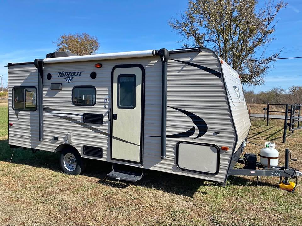 spacious Used 2016 Keystone RV 177LHS main photo at Glenpool Camper Sales near Tulsa