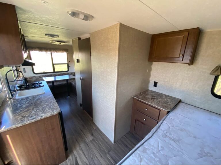 Used 2016 Keystone RV 177LHS dealership special - gallery image 9 featured at Glenpool Camper Sales near Tulsa