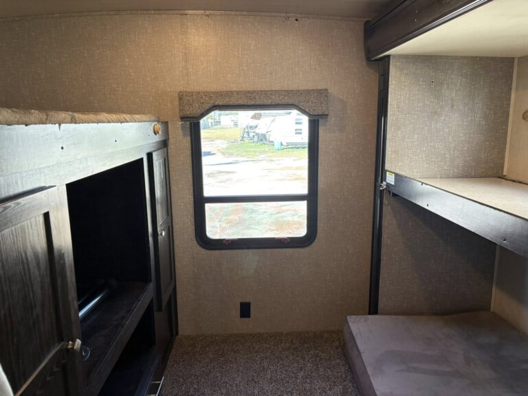 affordable Used 2018 Heartland RV 32BUDS move-in ready - gallery image 10 showcased at Glenpool Camper Sales near Tulsa