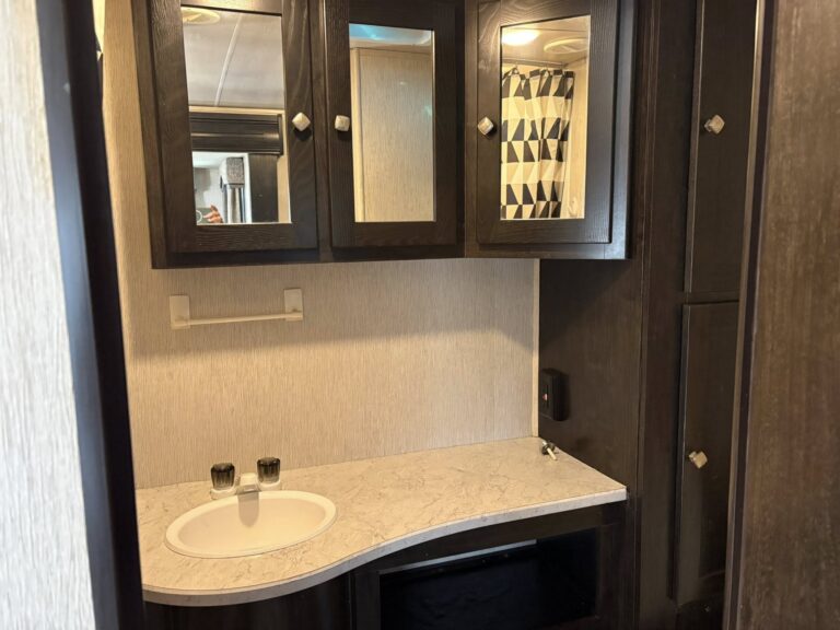 Used 2018 Heartland RV 32BUDS Oklahoma dealer special - gallery image 11 available in Glenpool Camper Sales near Tulsa