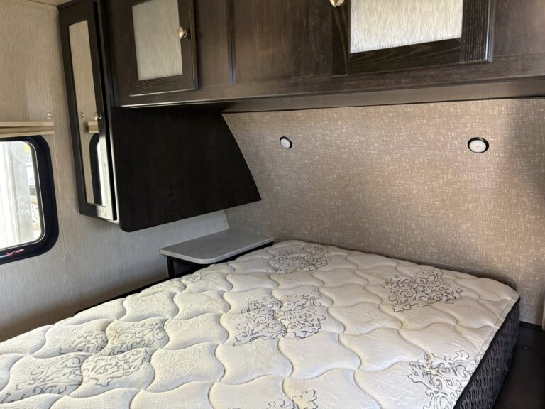 Used 2018 Heartland RV 32BUDS Glenpool inventory - gallery image 13 featured at Glenpool Camper Sales near Tulsa