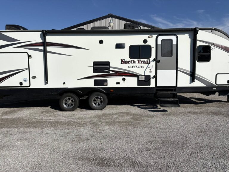 Used 2018 Heartland RV 32BUDS for sale - family-friendly RV at Glenpool Camper Sales near Tulsa