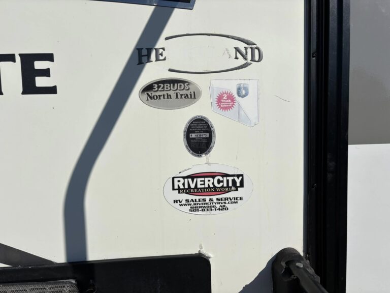 excellent Used 2018 Heartland RV 32BUDS on sale - gallery image 4 available at Glenpool Camper Sales near Tulsa