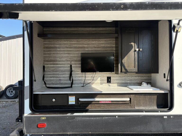 Used 2018 Heartland RV 32BUDS for sale by dealer - gallery image 5 sold by Glenpool Camper Sales near Tulsa