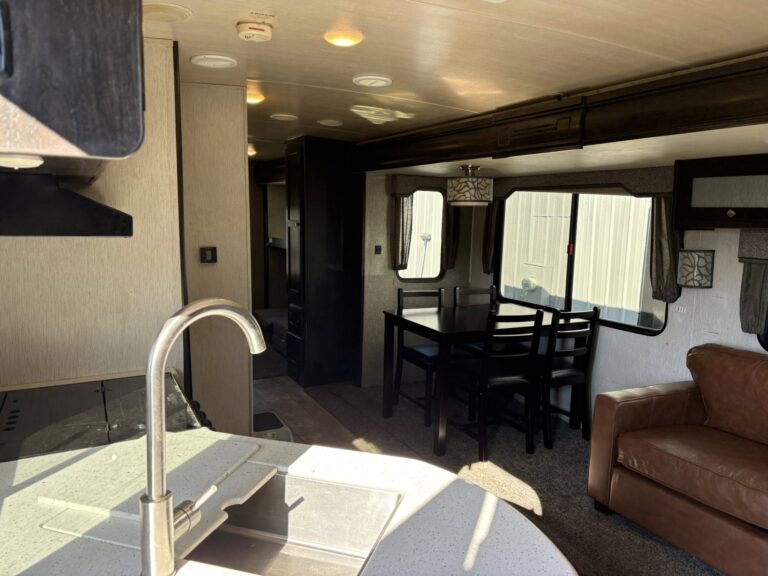 Used 2018 Heartland RV 32BUDS dealership special - gallery image 9 featured at Glenpool Camper Sales near Tulsa