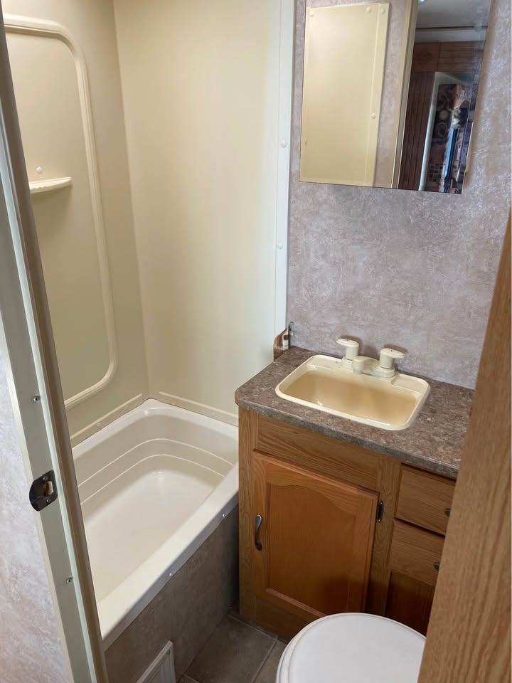 well-maintained Used 2009 Keystone RV Springdale 266 priced to sell - gallery image 8 offered by Glenpool Camper Sales Tulsa area