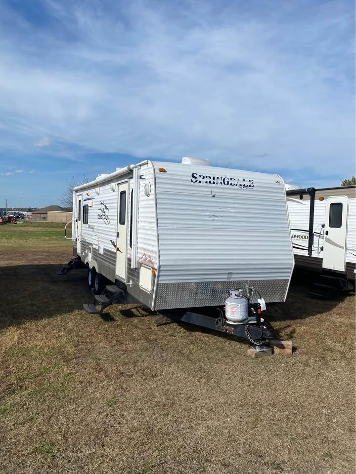 quality Used 2009 Keystone RV Springdale 266 available now - gallery image 2 in Glenpool Camper Sales Tulsa area