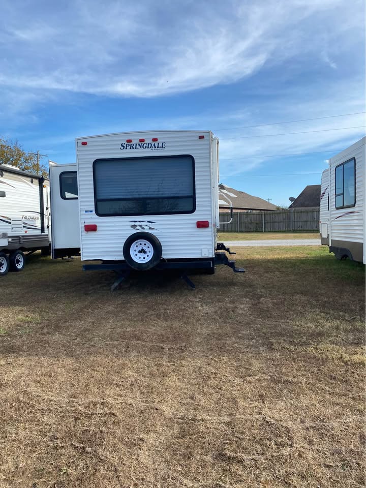 excellent Used 2009 Keystone RV Springdale 266 on sale - gallery image 4 available at Glenpool Camper Sales Tulsa area